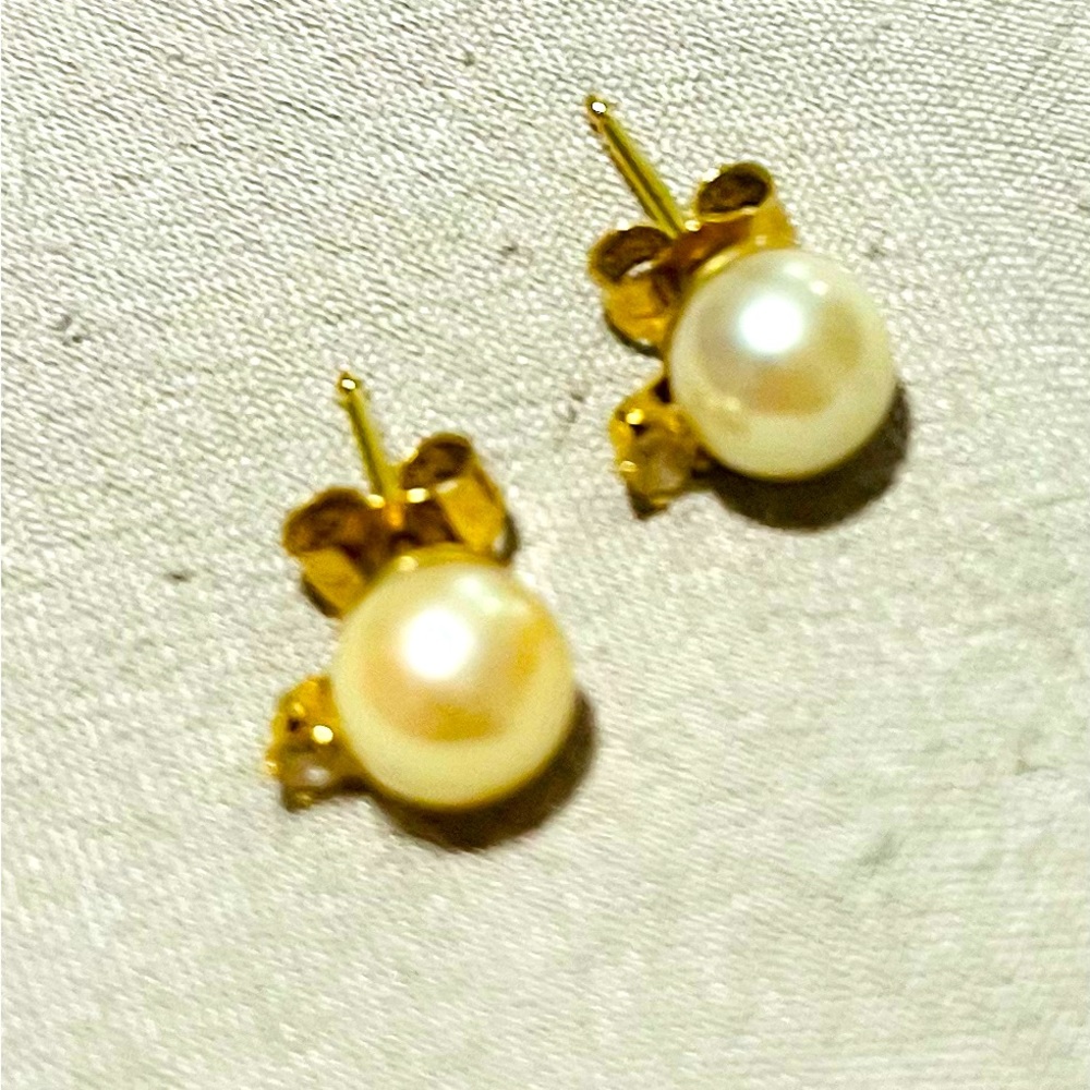 Pearl earrings with small attached diamond
